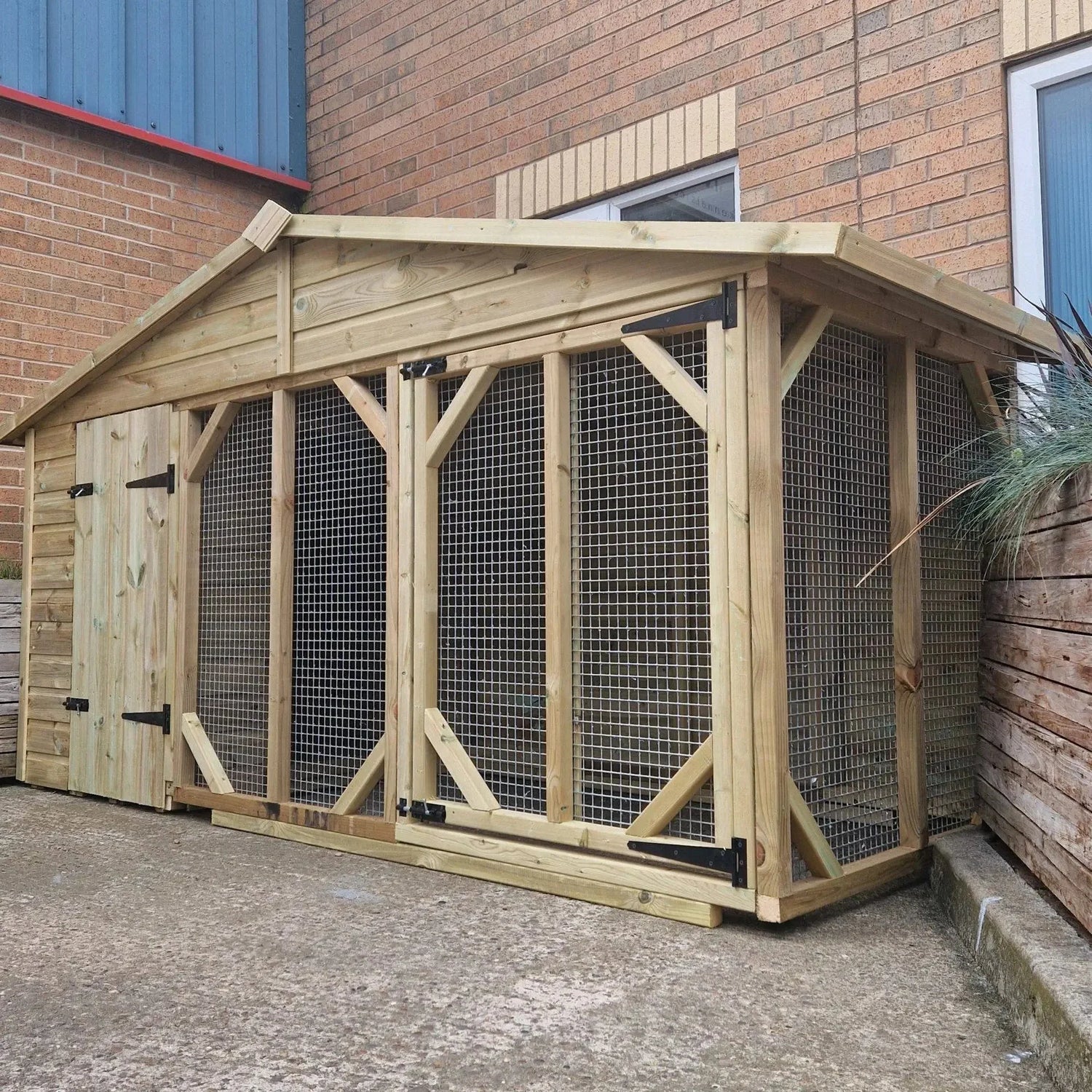 Low-Cost Dog Kennels